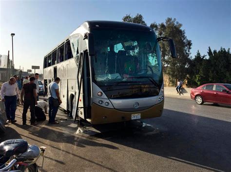 Bomb Blast Hits Tourist Bus Near Egypt Pyramids 17 Injured Sbs News