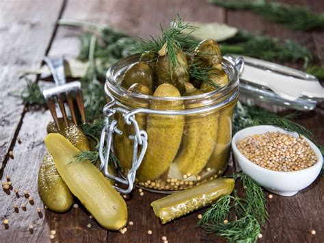 Bocaux de cornichons aigres - doux Recette de Bocaux de cornichons