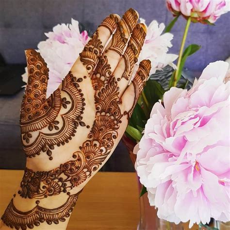 Half Hand Mehndi Designs For Brides And Bridesmaids Front Hand 1 K4