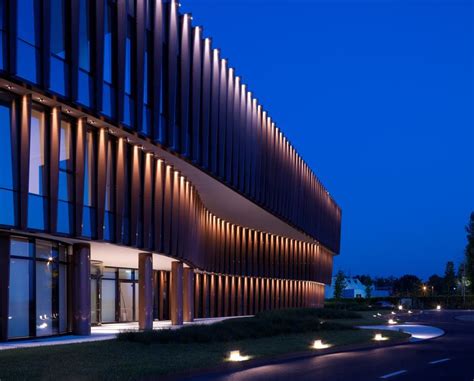 Twinsets Headquarter How To Illuminate A Glass Facade Equipped With