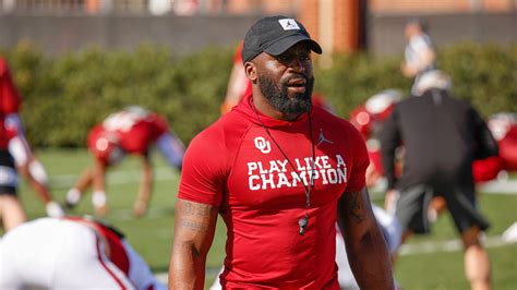 Ou Football How Jay Valai Ended Up On The Sooners Staff From Alabama
