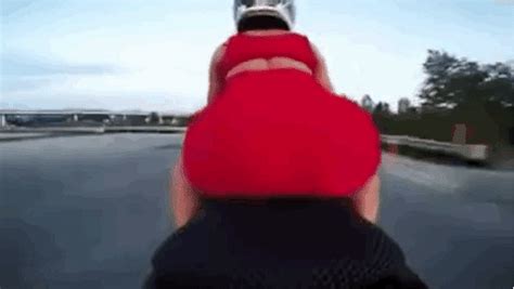 Video Reveals Why It S Not A Good Idea To Wear A Mini Skirt On A Motorbike Lovesciencequiz Com
