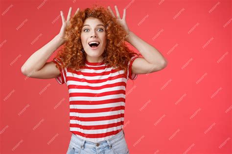 Premium Photo Impressed Excited Shocked Young Cute Redhead Curly Haired Ginger Girlfriend