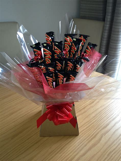 Diy valentine's day gift ideas! Mars bar chocolate sweetie bouquet | Chocolate bouquet ...