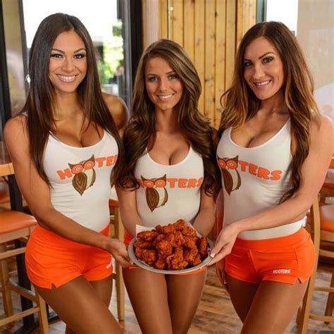 College Girls Hooters Girls Are The Hottest Servers On The Planet 44