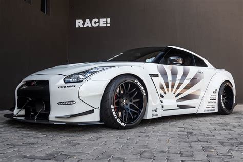 Liberty Walk Nissan GT R By RACE Daily Tuning