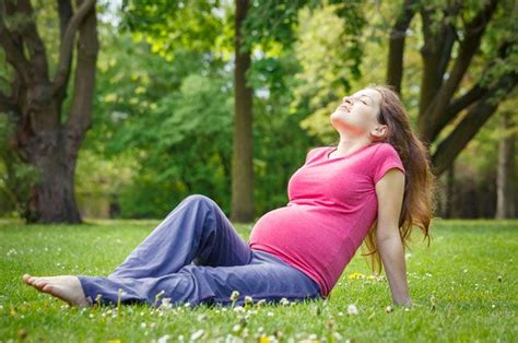 Bila asma membaik, peningkatan gejala sesak nafas saat hamil biasanya membaik perlahan ketika kehamilan berlanjut. Mengapa Ibu Hamil Kerap Mengalami Sesak Nafas? Apa ...
