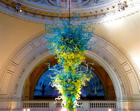 Dale Chihuly Presents Gorgeous Chihuly Chandeliers