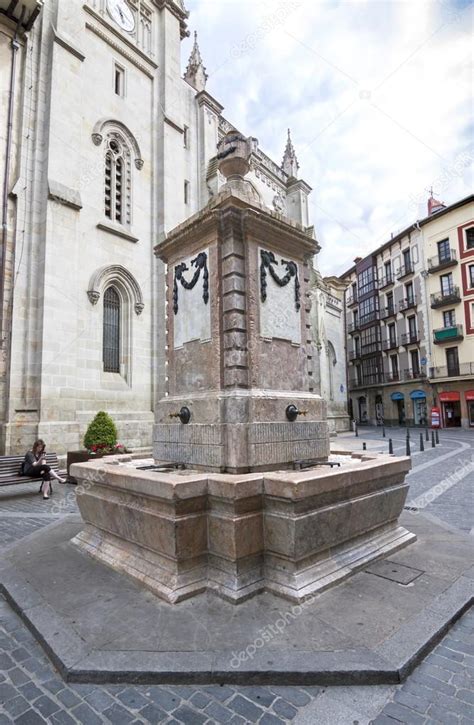 Последние твиты от carlos fuentes (@carlosfuentesof). Fuente frente a la Catedral de Bilbao, País Vasco (Sp: fotografía de stock © Davpe #45605315 ...