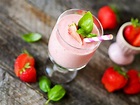 Smooth and cooking : JAHODOVÉ SMOOTHIE S BAZALKOU