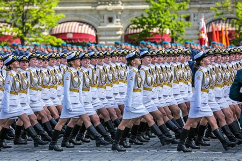 ロシア軍事パレード 軍服姿の女性兵士が美しい！中国網日本語