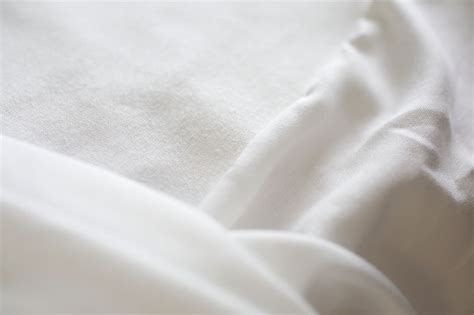 Our organic waterproof mattress protector and the fitted skirt is handmade with 95% gots organic certified cotton and a 5% polyurethane waterproofing layer. Naturepedic Organic Mattress Protector | Sleepworks