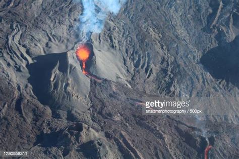 Volcano Erupts On Indian Ocean Island Of Reunion Photos And Premium