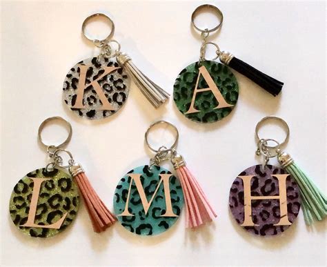 Pin By Jasmine Bonds On Cricut Keychain Design Resin Jewelry Diy