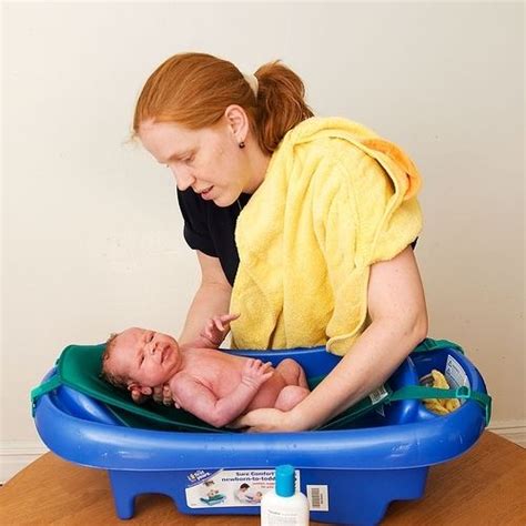 8 Razones Para Retrasar El Primer Baño Del Bebé Bañar Bebe Bebe