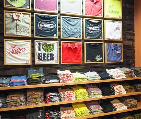 Boys T Shirt Wall Retail Display Shelves Vendor Booth Display Vendor