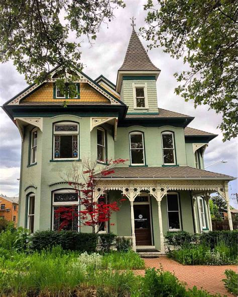 Gorgeous Victorian Homes