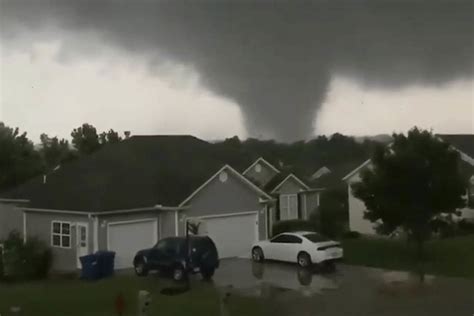 Tornado Tears Through Missouri Capital 3 Killed In The State Los