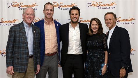 Peyton Manning Haslams Raise Over 550k For Pat Summitt Foundation