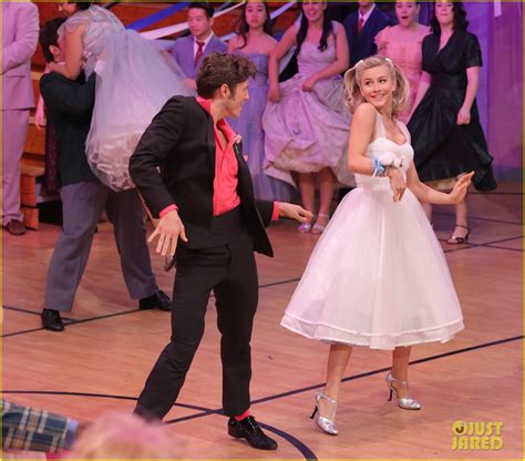 Grease Lives Sandy Julianne Hough Writes Sweet Note Before Tonights