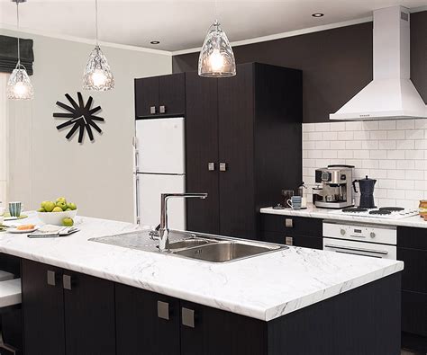 White can be accentuated with any colour you like and you can change the look of the classic white kitchen by adding different textures and shades. Everything you need to know about kitchen splashbacks