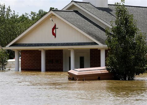 Louisiana Flooding Photos Of Devastation And Rescues After Record Rains