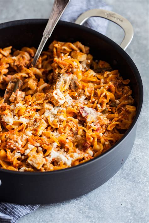 Leave out the (small amount of) bacon in this recipe if you're vegetarian; Easy Vegan Pizza Pasta Bake | The Full Helping