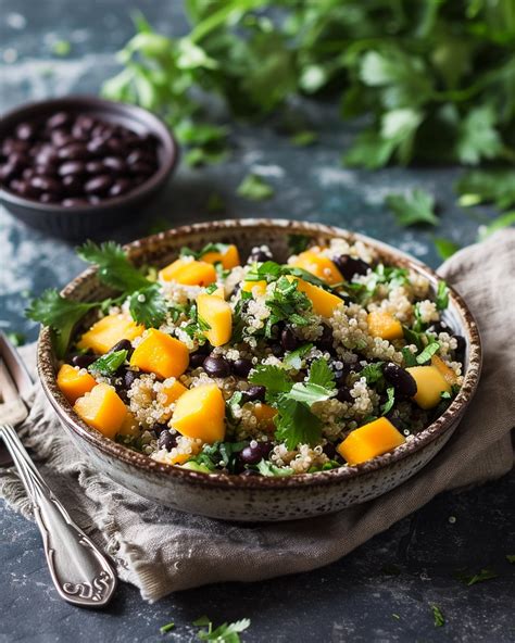 Frischer Genuss Quinoa Salat Mit Mango Und Schwarzen Bohnen Go Nut