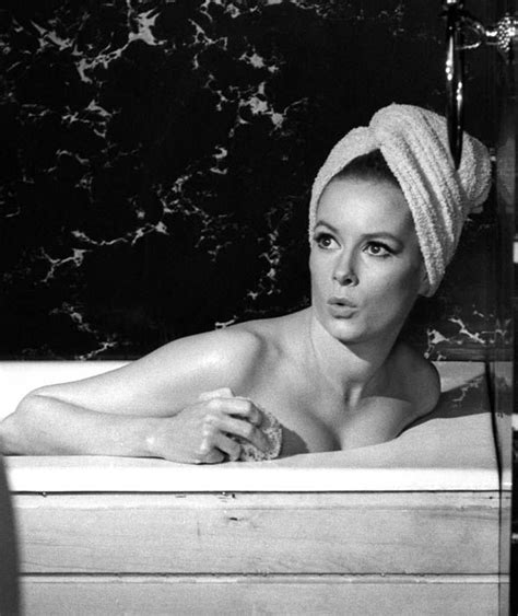 The Actress Luciana Paluzzi Is Taken By Surprise In The Bathtub In