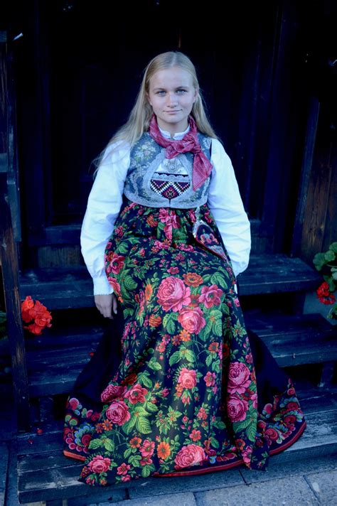 Womens Bunad From Sigdal Norway This Sigdalsbunad A Norwegian Folk Costume Is From The 1900