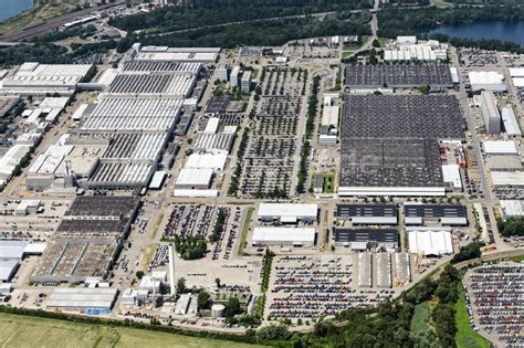 Luftaufnahme Wörth am Rhein Werksgelände der Daimler AG LKW Werk in