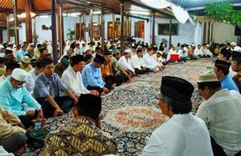 Sedangkan secara istilah yaitu suatu rangkaian bacaan dzikir, tahlil, sholawat dan doa. Susunan Bacaan Doa Tahlil Dan Surat Yasin Arwah Ziarah ...