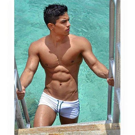 Male Beauties On Twitter Chris Holidays