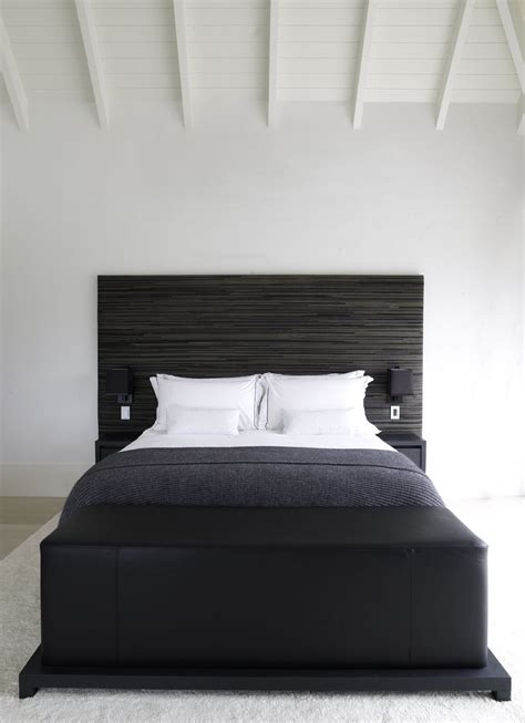 Jun 10, 2021 · da quanto denunciato dalla vittima, ieri l'uomo, dopo essersi arrampicato alla finestra del piano rialzato della propria abitazione, si sarebbe introdotto in casa, e una volta raggiunta la stanza da letto, avrebbe abbracciato la donna che dormiva, chiedendole di tornare insieme. camera da letto con travi in legno bianco | Camera da ...