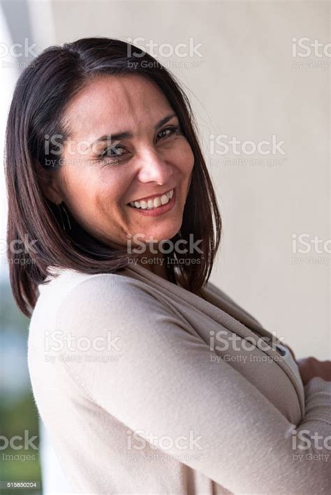 Ältere Hispanic Frau Lächelnd Stockfoto Und Mehr Bilder Von 40 44 Jahre