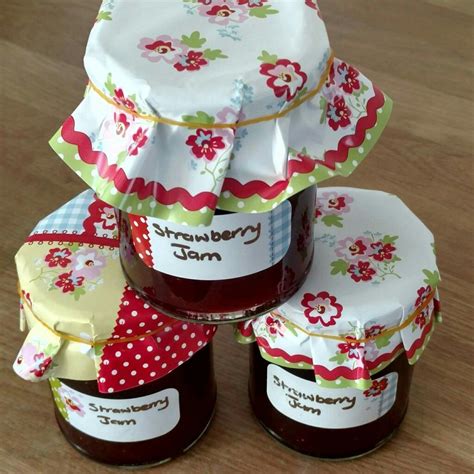 We believe that cooking at home is fun and easy to do! Binxeybakecakes homemade strawberry jam (With images) | Homemade jam, Cake flavors, Homemade ...