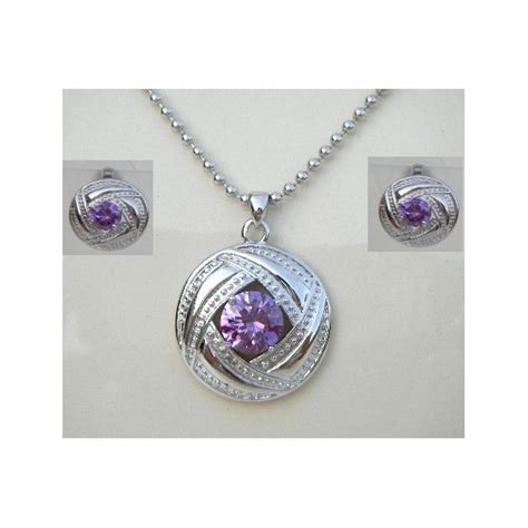 Come da titolo oggi voglio mostrarvi una parure composta da bracciale e collana realizzata con doppio filo(cavetto acciaio) di swarovski di. Parure collier et boucles d'oreilles en cristal Swarovski ...
