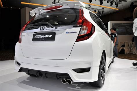 It is available in 5 colors, 3 variants, 1 engine, and 1 transmissions option: An Insight Into The New Honda Jazz Hybrid - Autoworld.com.my