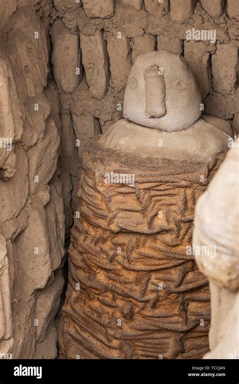 Wari Tumba Con Cuerpo Momificado En Huaca Pucllana Pre Colombinas Pre