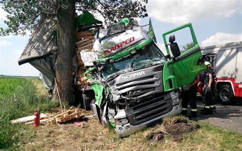 Újabb baleset - Kamion ütközött fának | Hírek | infoPápa