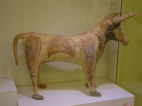 Teachitprimary Gallery Figure Of A Bull From Phaistos 1200 Bc