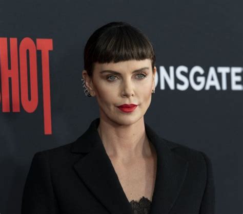 Charlize Theron New Look Gets Bowl Haircut Is Unrecognizable Star Mag