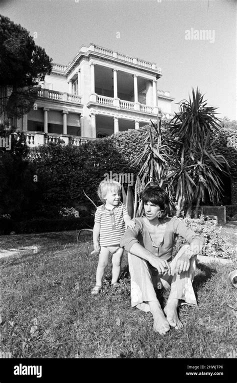 Keith Richard And Anita Pallenberg With His Son Marlon At His Home The