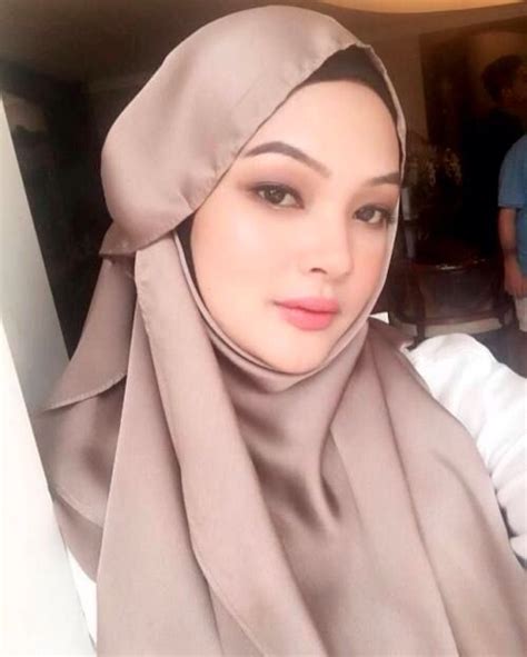 Pin By Sahenshah On Hijabist Beautiful Hijab Beautiful Muslim Women