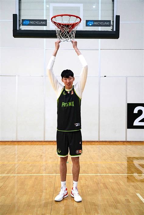 Zhou Qi Arrives In South East Melbourne