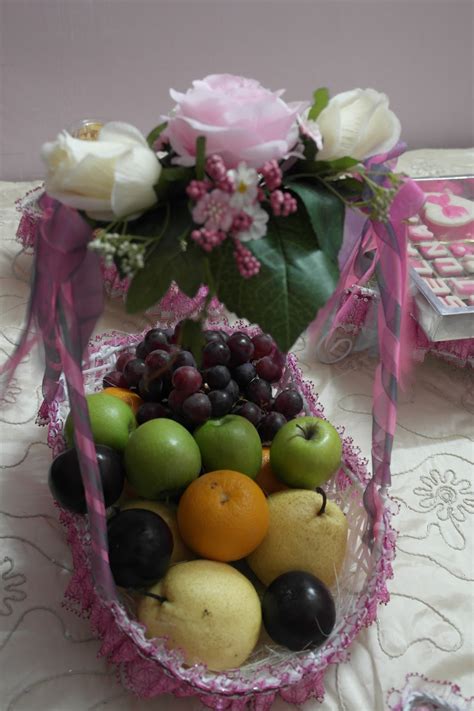 Seputar nama nama buah dan gambar buah buahan segar dalam bahasa inggris maupun bahasa arab, ada yang hitam putih, nama buah buahan untuk mewarnai. Azra In Luv: Hantaran Tunang Pink