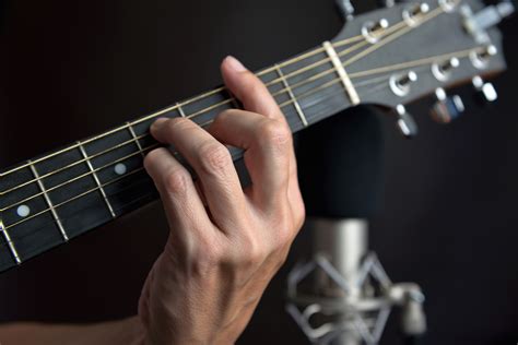 3 Ways To Simplify Barre Chords For Beginner Guitar Players