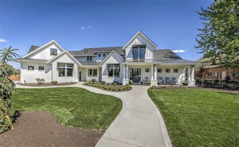 The Heartland By Clark And Co Homes Parade Of Homes Modern Farmhouse