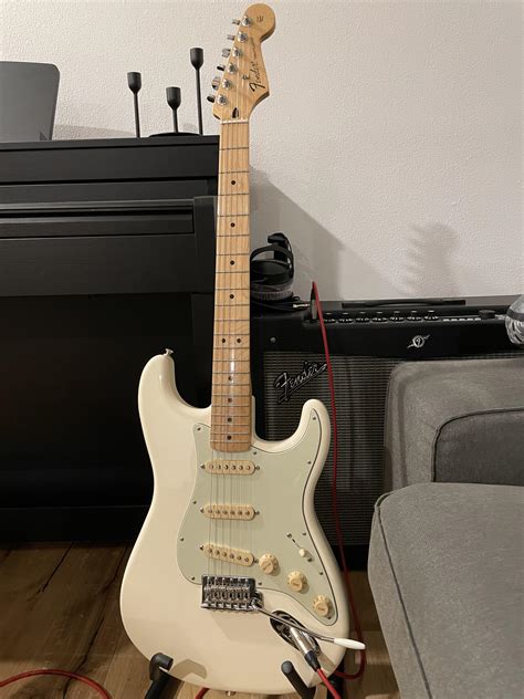 Mexican Polar White Strat With Mint Green Pickguard And Knobs Pickups