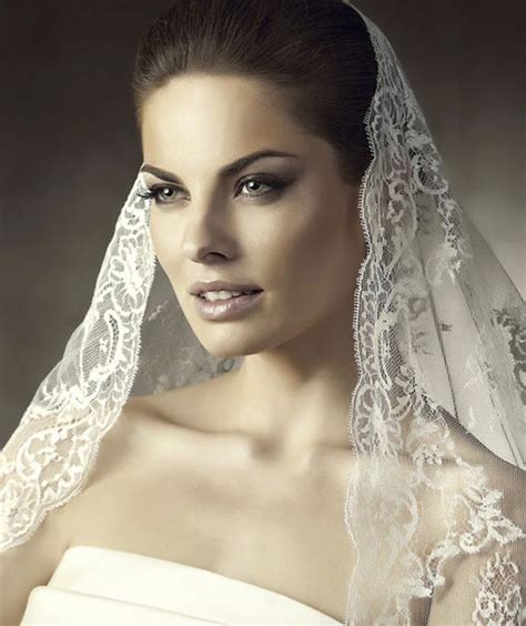 Pretty Makeup Wedding Veil Lace Trim Wedding Veil Vintage Romantic